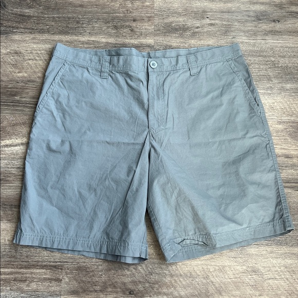 Columbia Men’s Flat Front Gray Outdoor Shorts, size 40 ^ - Picture 1 of 5
